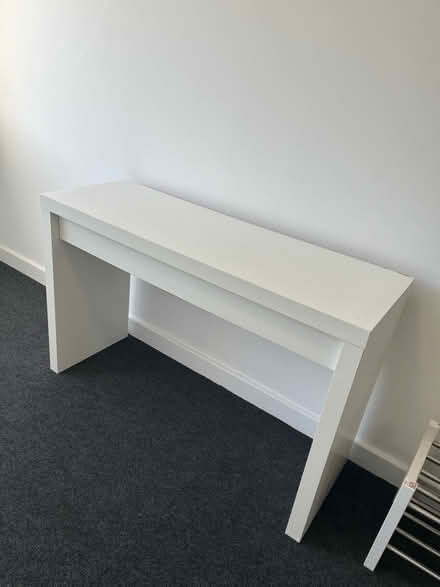 Photo of free White unit (Chessington Surrey) #1