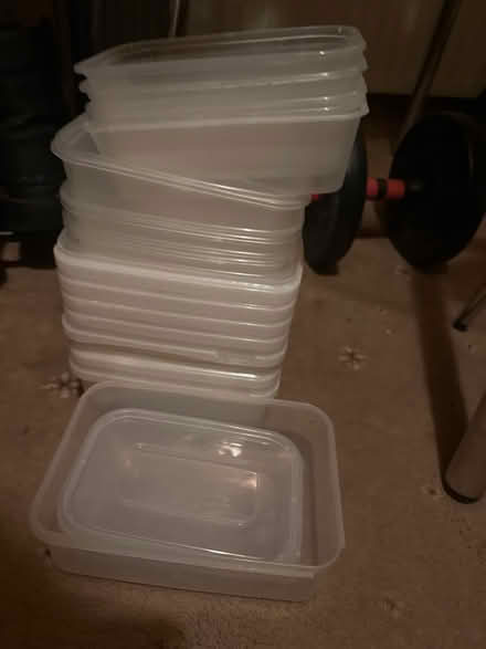 Photo of free Empty plastic plates with lids (Oxford) #1