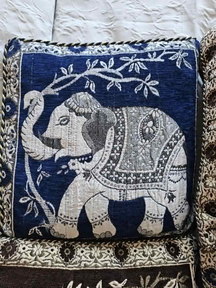 Photo of free 5 cushions (Mitcham CR4) #3