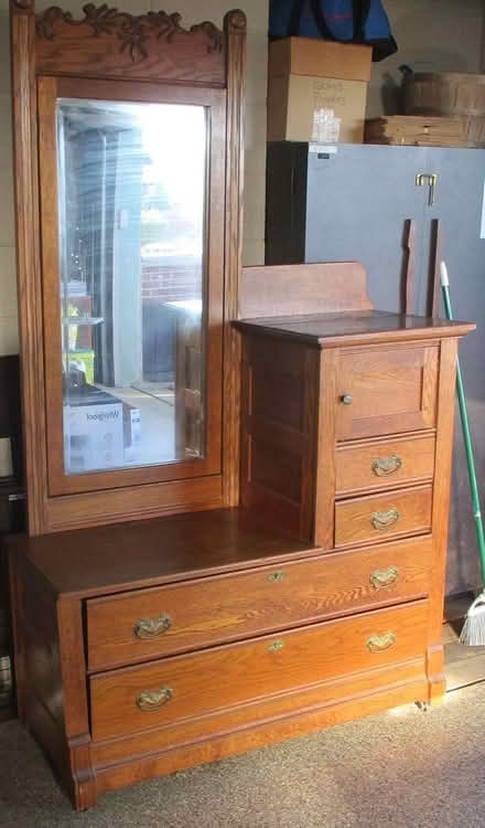 Photo of free Dresser with Mirror (Schaumburg) #1