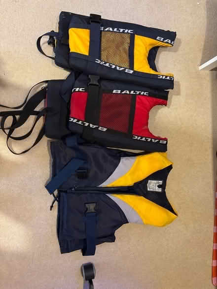 Photo of free Junior 40KG+ buoyancy aids/life jackets (Crowthorne RG45) #1