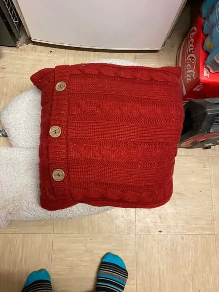 Photo of free red cushion with buttons (guildford GU1) #1