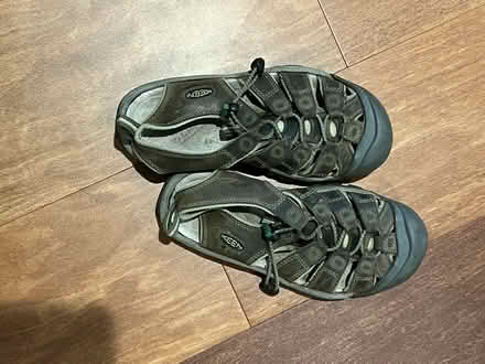 Photo of free Keens women’s size 7 (94304) #1