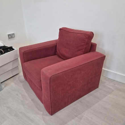 Photo of free Red armchair (SE15) #1