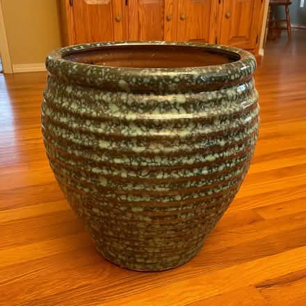 Photo of free Large plant pot (Farmington, MI) #1