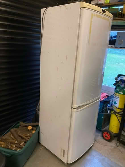 Photo of free Double height Samsung fridgefreezer (Central Leighton Buzzard LU73) #3