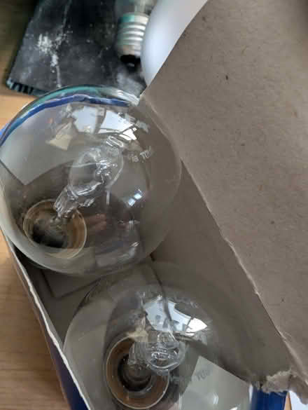 Photo of free 2x Ikea halogen bulbs screw (e27) 70w (Kidlington OX5) #1