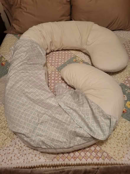 Photo of free Pregnacy Pillow (Carlington) #1