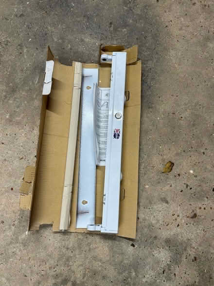 Photo of free 2’ Flouresent light new unused (Saltdean BN2) #2