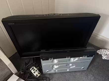Photo of free Sony tv and dvd player (Wellingborough NN8) #1