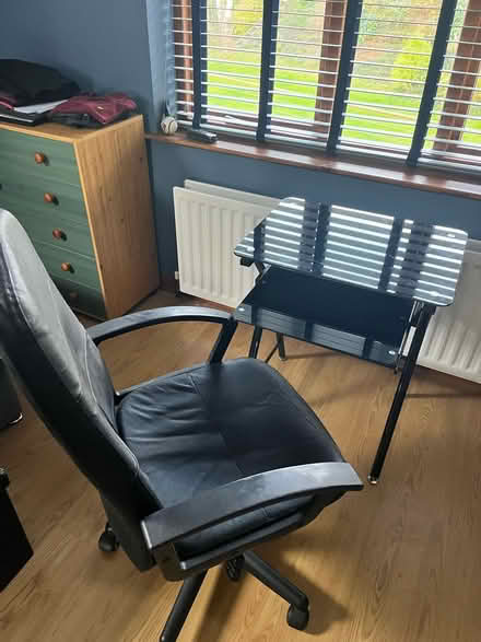 Photo of free Computer chair & desk (BT8) #1