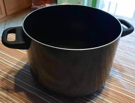 Photo of free Cooking pot (Center and Bathurst (Center and Bathurst (Vaughan)) #1