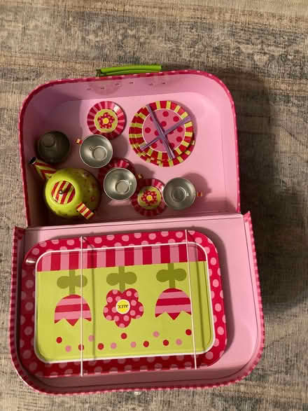 Photo of free Play tea set (West Friendship) #2