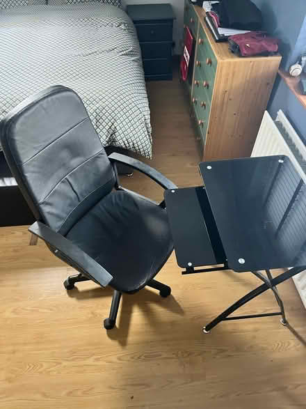 Photo of free Computer chair & desk (BT8) #3