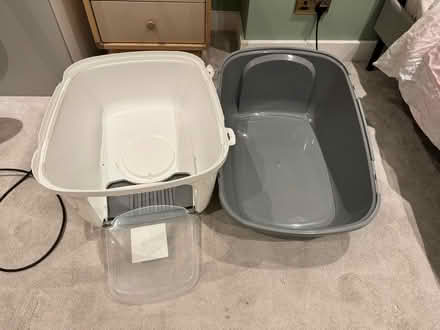 Photo of free Hooded jumbo cat loo (Nunhead SE15) #3