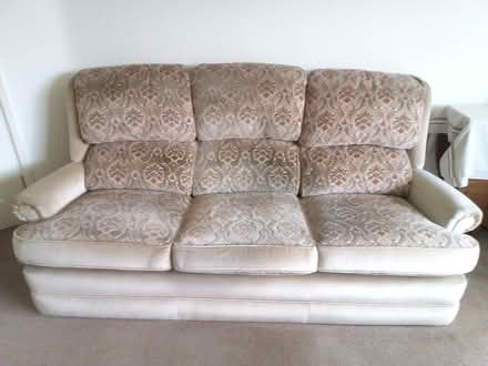 Photo of free sofa (Horndean PO8 9TL) #1