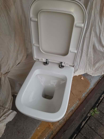 Photo of free Close coupled toilet (Kings Caple HR1) #2