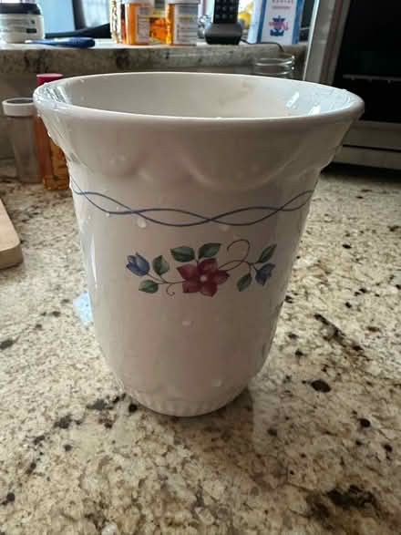 Photo of free Pfaltzgraff Bonnie Brae Vase (Phoenixville, PA) #3