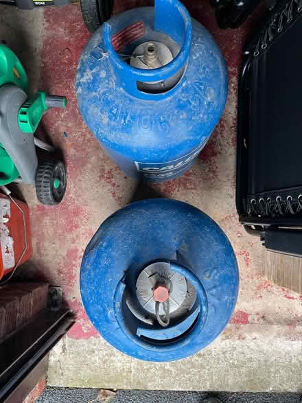 Photo of free Gas cylinders with has (Handbridge CH4) #3