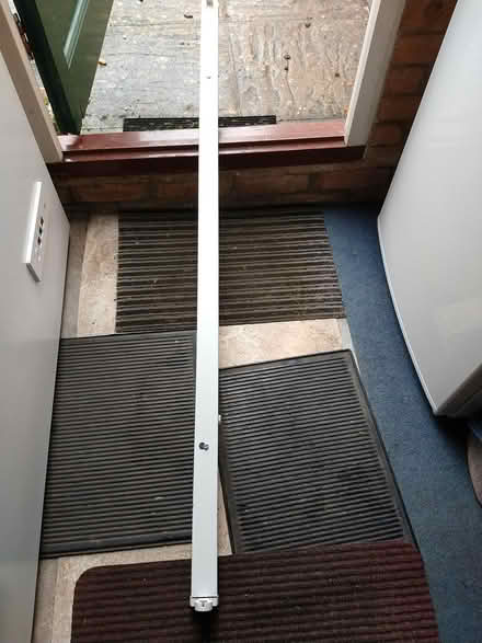 Photo of free 5ft fluorescent light (The Reddings) #1