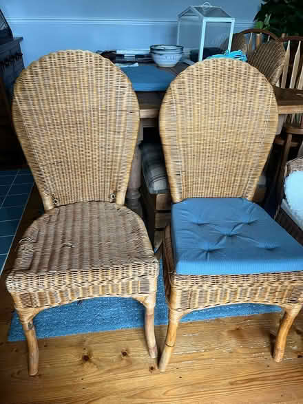 Photo of free 4x wicker dining chairs (TN24) #1