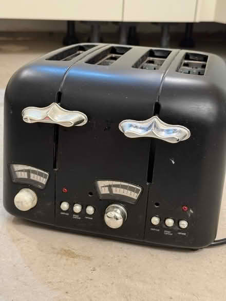 Photo of free 4 slice toaster (CV5) #2