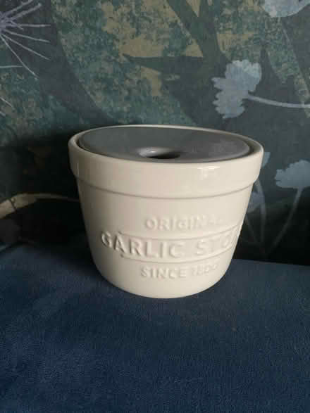 Photo of free Garlic pot (Sutton-in-Ashfield, NG17 2DS) #1