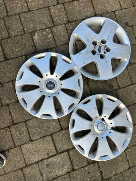 Photo of free Ford wheel trims (SL6 pinkneys green) #2