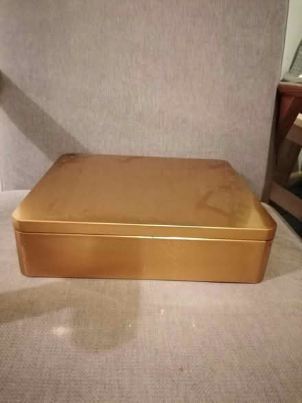 Photo of free Very shiny gold coloured tin (Didcot, Ladygrove, OX11) #1