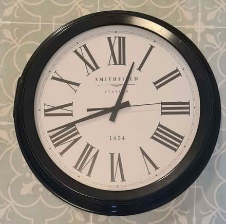 Photo of free Large Plastic Battery Operated Clock (Abbeyhill EH7) #1