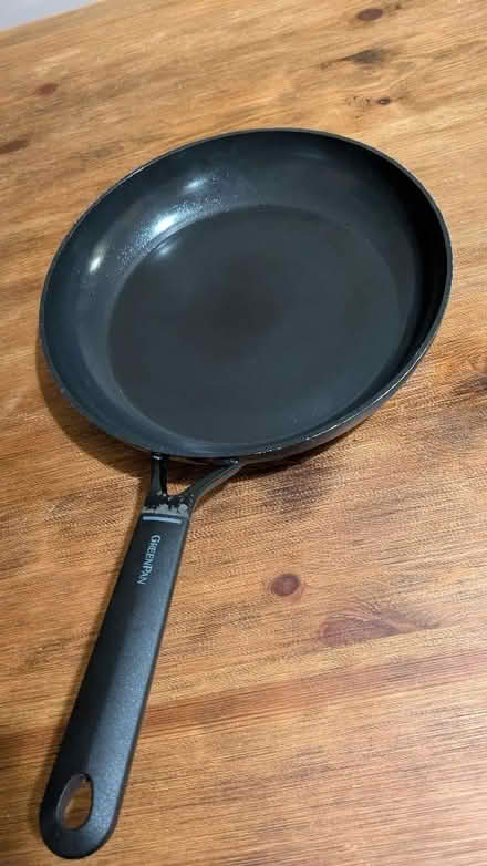 Photo of free GreenPan SmartShape Fry Pan 28cm (Old Woking GU22) #1