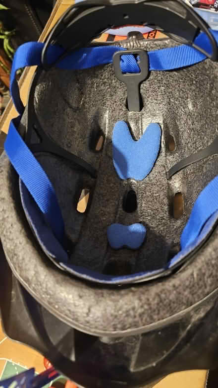 Photo of free Kids helmet (TW7 Isleworth) #4