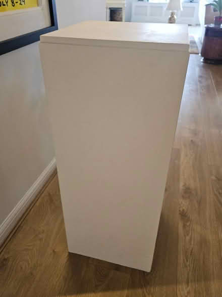 Photo of free White display Pedestal / Stand (Wapping E1W) #1