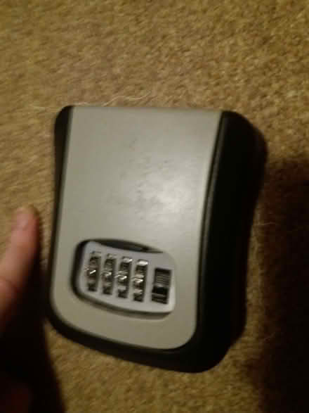 Photo of free outside key lockup (Crosspool S10) #1