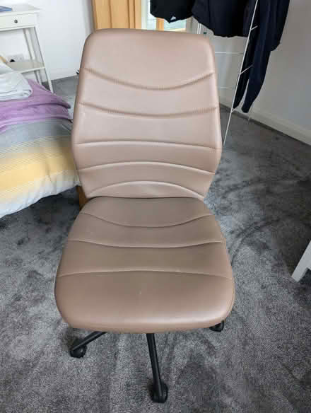 Photo of free Cream Office Chair (DA13) #1