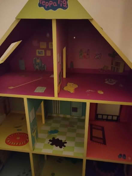 Photo of free Peppa Pig doll's house (St Anne Well Gardens Hove BN3) #3