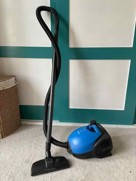 Photo of free Bosch 1000 Watt hoover (endymion road, N4) #4