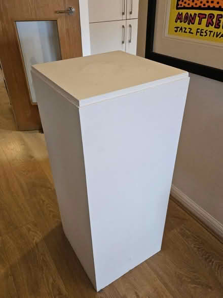 Photo of free White display Pedestal / Stand (Wapping E1W) #3