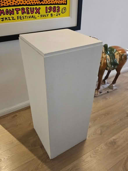 Photo of free White display Pedestal / Stand (Wapping E1W) #2