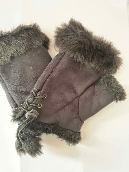 Photo of free Fingerless Gloves (Poets MK40) #1