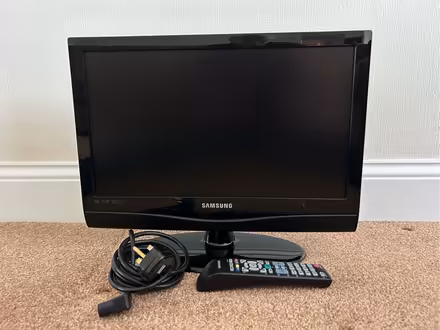 Photo of free Samsung LE19C350D1W 19” flat screen television (North Tonbridge TN10) #1