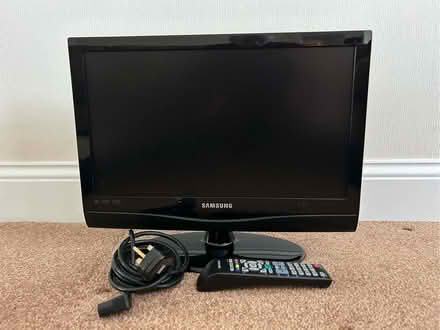 Photo of free Samsung LE19C350D1W 19” flat screen television (North Tonbridge TN10) #1