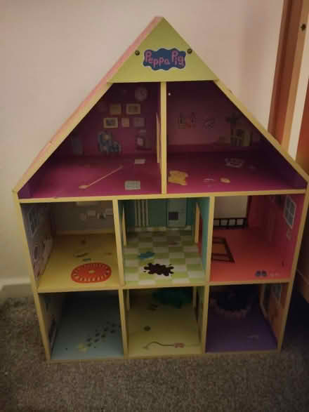 Photo of free Peppa Pig doll's house (St Anne Well Gardens Hove BN3) #1