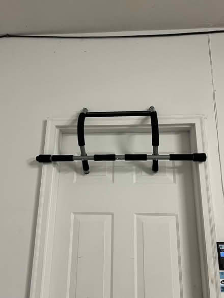 Photo of free Over door pull up bar (glenview) #1