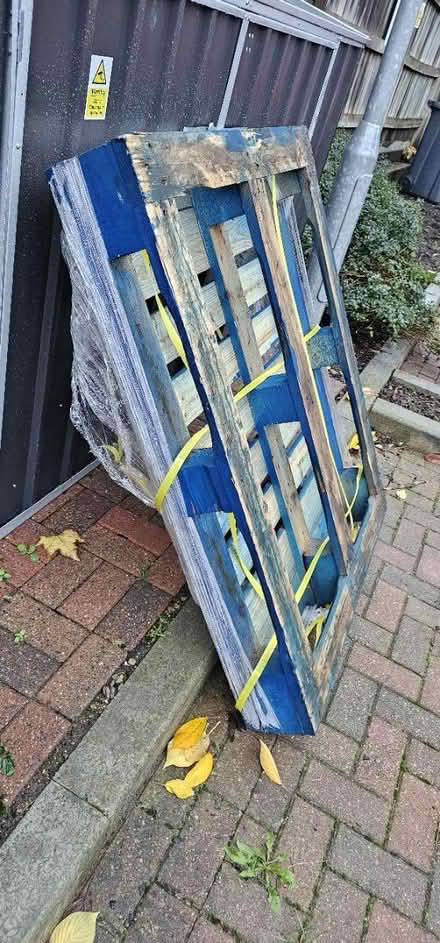 Photo of free New palet (Addiscombe) #2