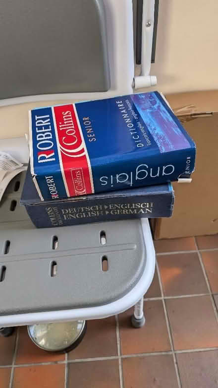 Photo of free German and French dictionaries (Freehold LA1) #1