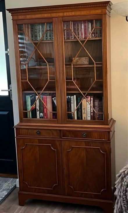 Photo of free Glass fronted beautiful bookcase/display unit (Northmoor OX29) #1