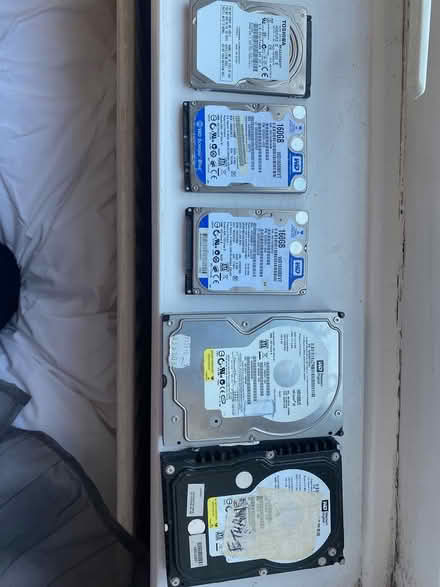 Photo of free 3x2.5" & 2x3.5 SATA HDDs (L14 Dovecot) #1