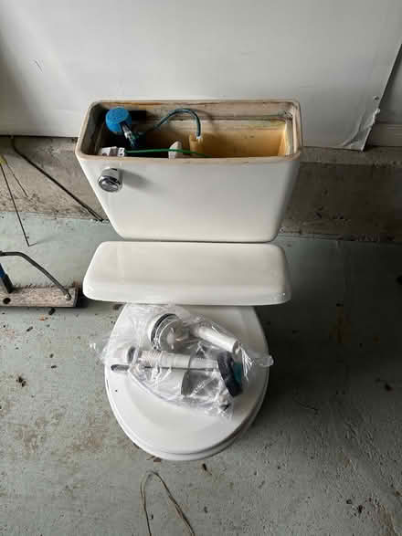 Photo of free Toilet (Gatineau) #1