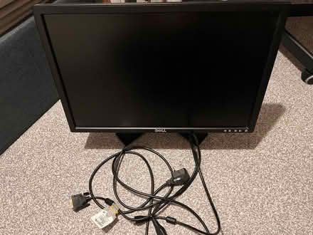 Photo of free 22inch computer monitor (Luton Airport LU2) #1